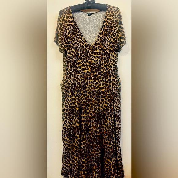 torrid Dresses & Skirts - Torrid Dress Size 1X Brown Leopard Print Button Up Short Sleeve w/ pockets
